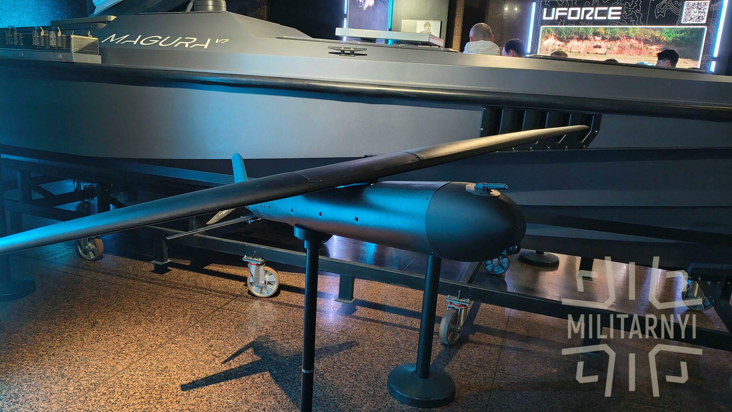 В Україні презентували дрон-камікадзе «Буча» з дальністю польоту до 200 км