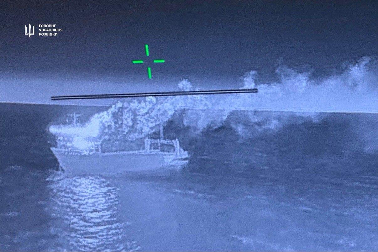 Керченська переправа без «Славяніна» і «Авангарда»: ГУР уразили два воєнні судна РФ
