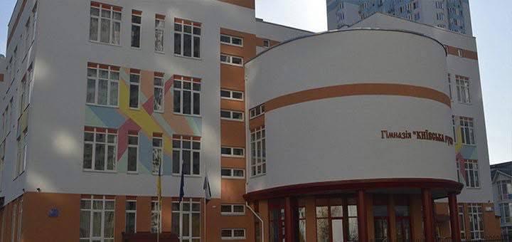 Гімназію на Осокорках, збудовану 13 років тому,  закривають через тріщини та загрозу обвалу