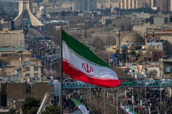 Іран повідомив МАГАТЕ про влучання снаряда поблизу АЕС «Бушер»