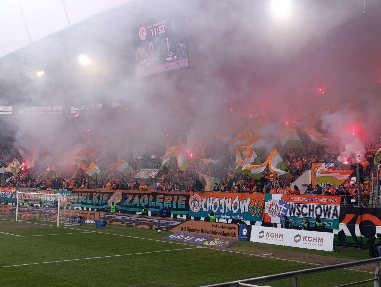 На футбольному матчі в Польщі освистали президента Кароля Навроцького