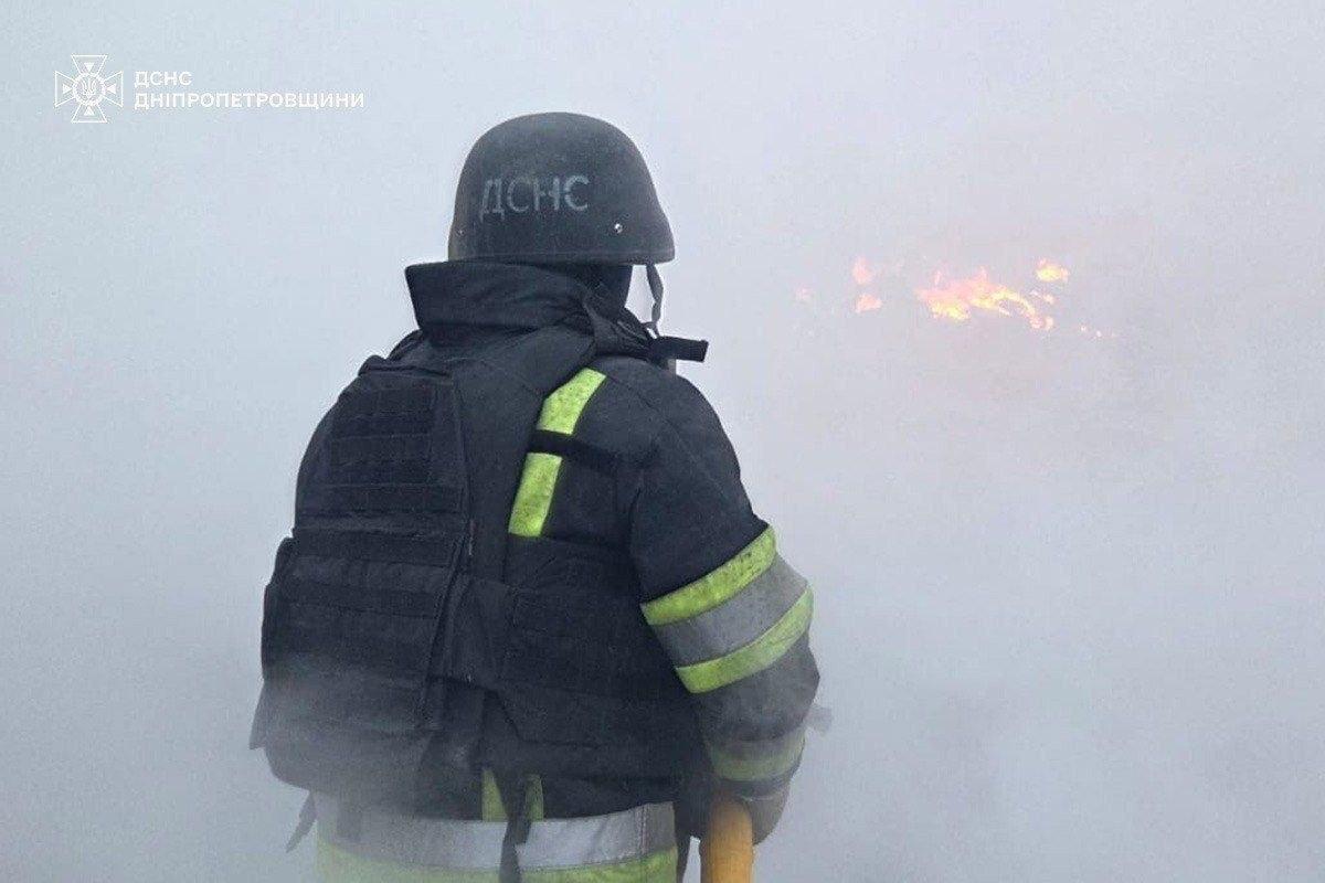 На Дніпропетровщині рятувальники ліквідували пожежі після російських атак