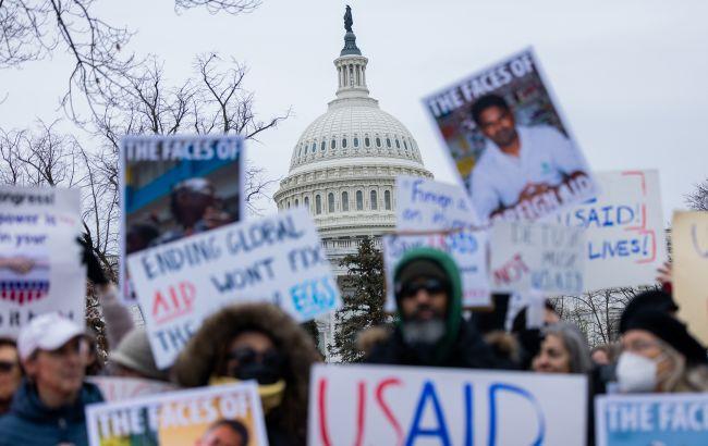 По всій Америці пройшли протести проти Трампа “No Kings” (“Без королів”)