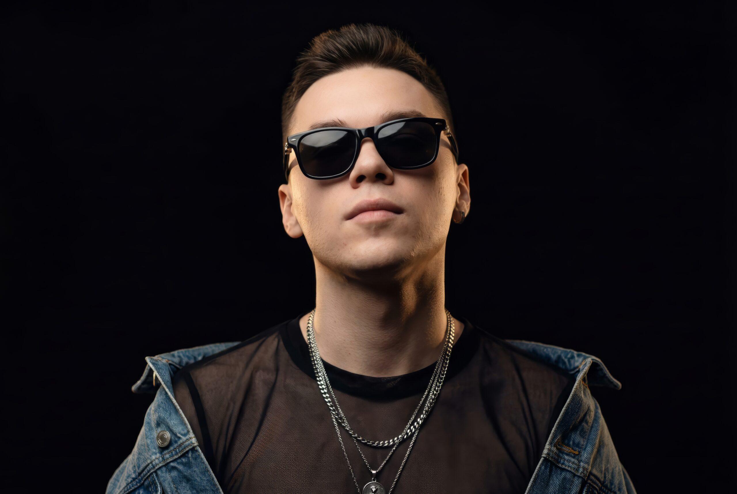 «Я вмію бути різним персонажем»: автор молодіжних треків РуханкоМен озвучив аудіоказку