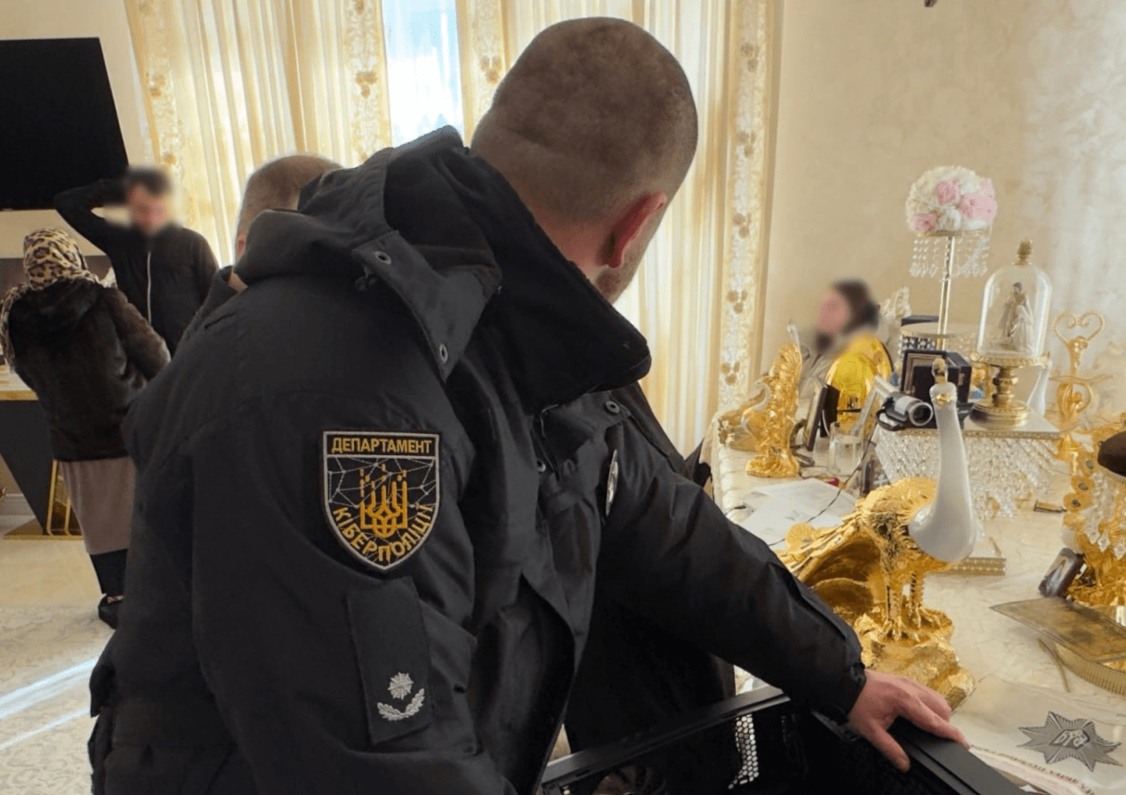 Члени родинних кланів видавали себе за ворожок та ошукали своїх «жертв» на 1,4 млн грн