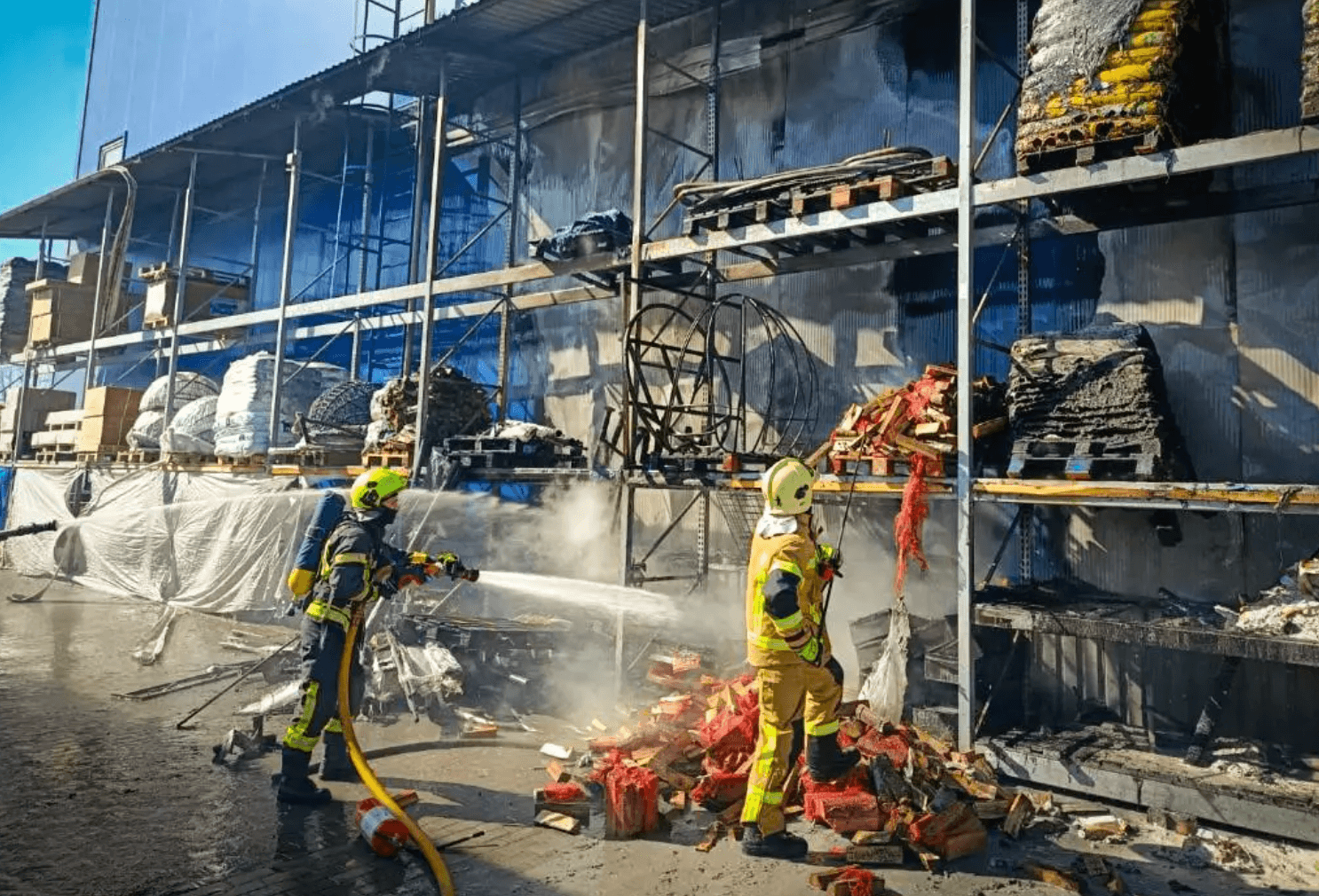 У Борисполі через пожежу в «Епіцентрі» евакуювали сотню людей