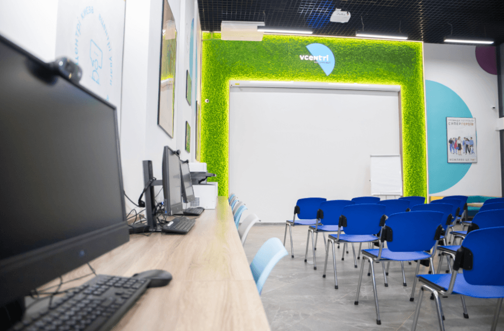 Де у Києві безкоштовно поспілкуватися з психологом та навчитися позитивно мислити