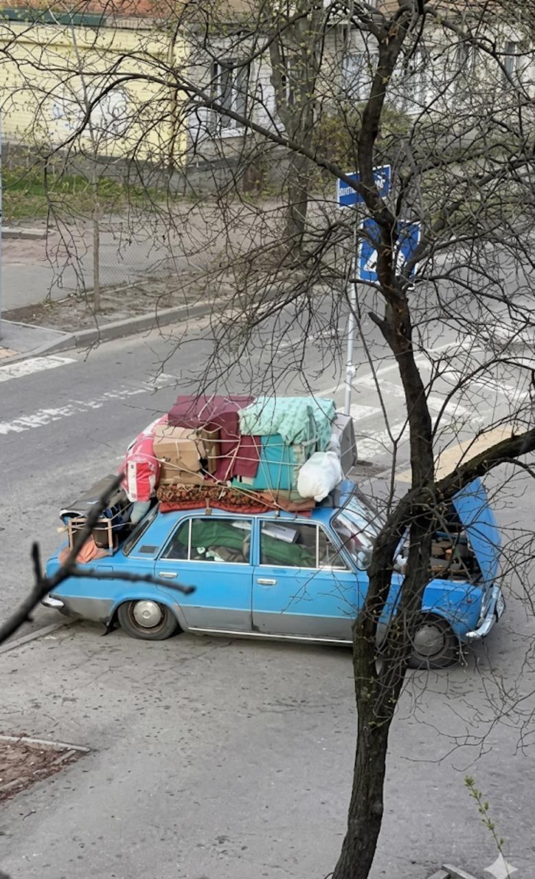 Все життя в одній машині: дідусю, який розчулив соцмережі, подарували крутий пікап