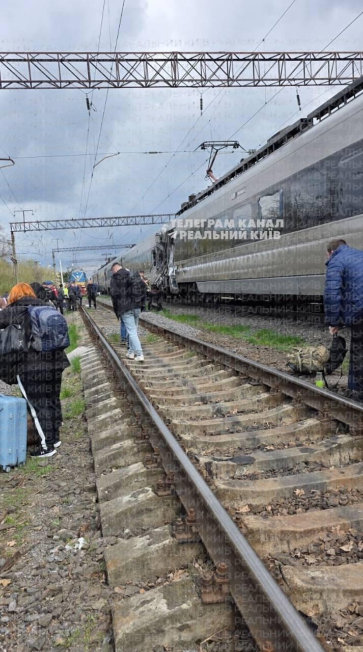 Поїзд «Інтерсіті+» Київ — Перемишль зіткнувся з тепловозом на Вінниччині