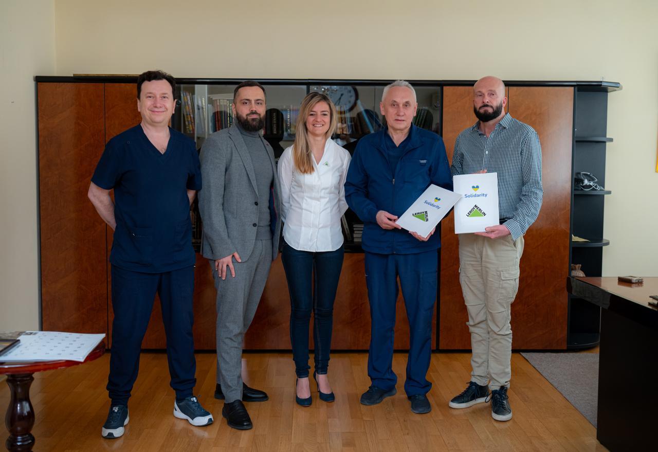 Підписання договору про співробітництво між керівництвом лікарні№8 у Києві, LEROY MERLIN UKRAINE та благодійним фондом Solidarity. Пресслужба ЛЕРУА МЕРЛЕН   