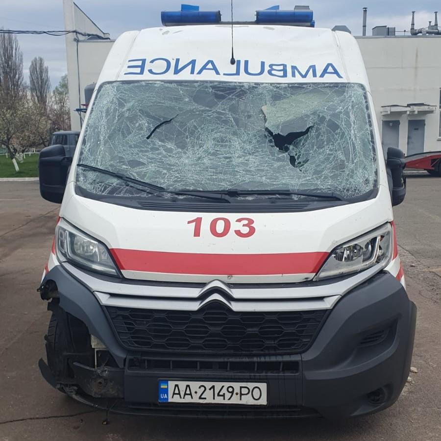 Через повторний удар у Києві травмовані четверо медиків, пошкоджена машина швидкої