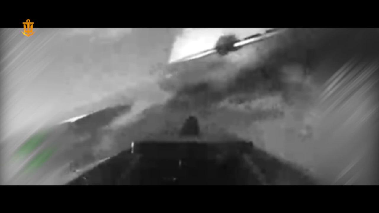 ВМС України уразили два російські катери, які охороняли Керченський міст