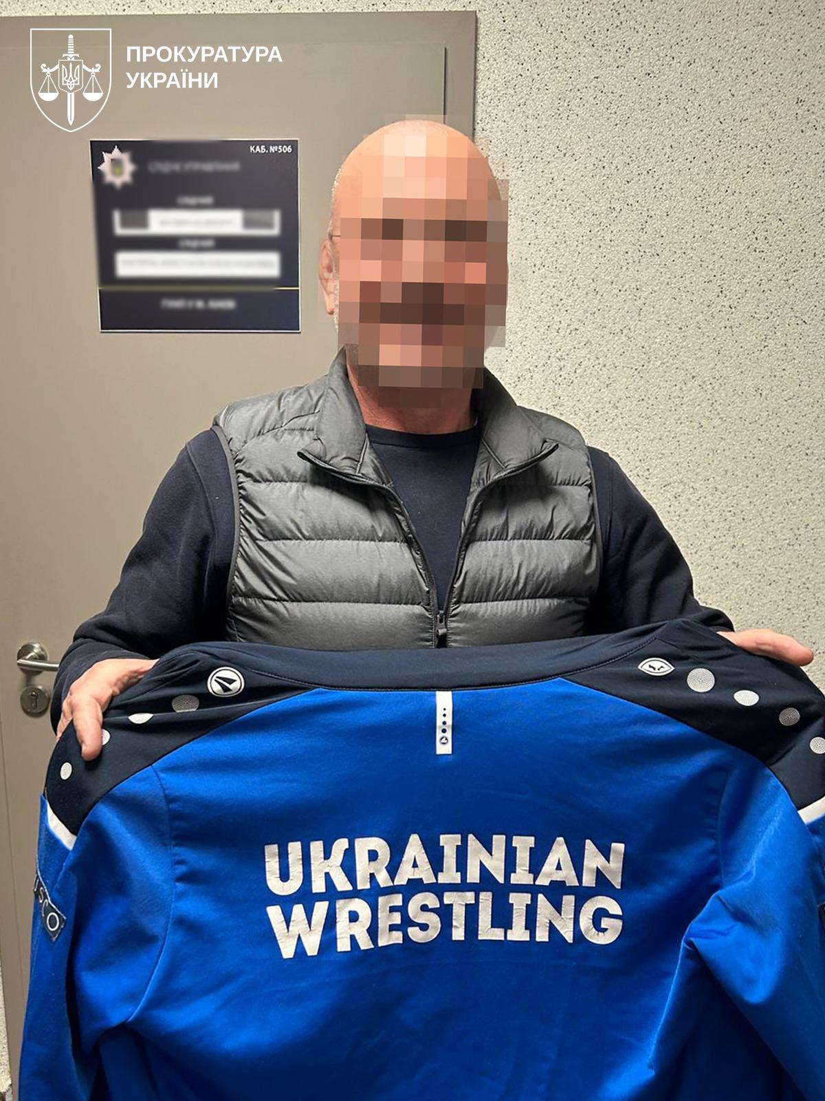 Фіктивне бронювання за долари: керівнику обласної федерації боксу повідомили про підозру