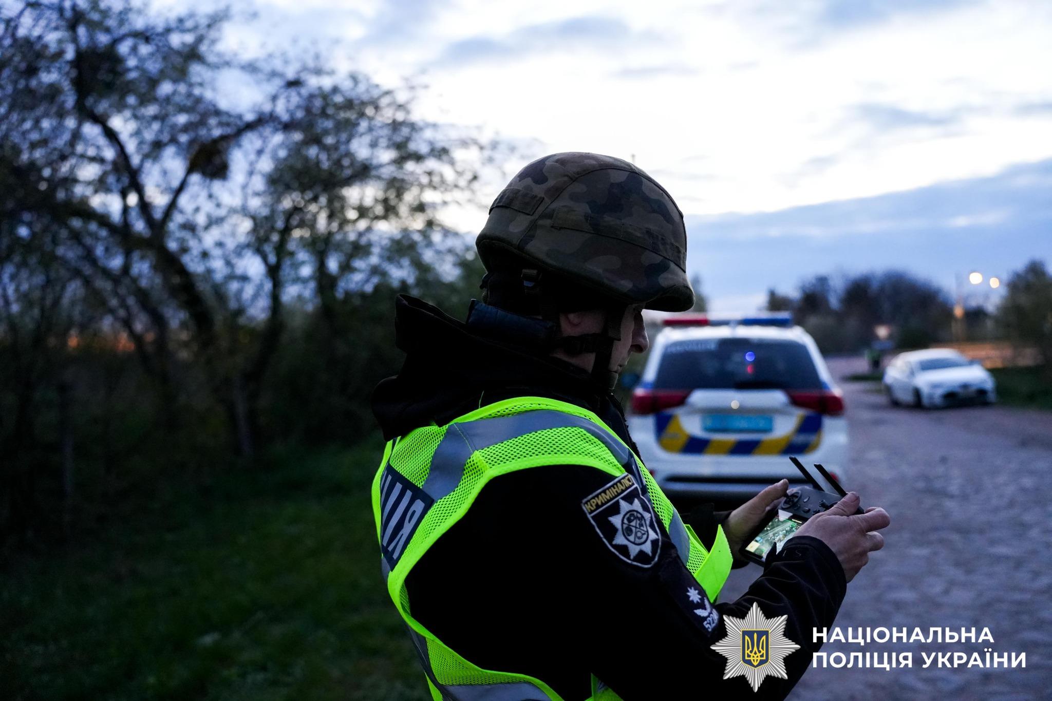 На Рівненщині чоловік відкрив вогонь по військових і поліцейському