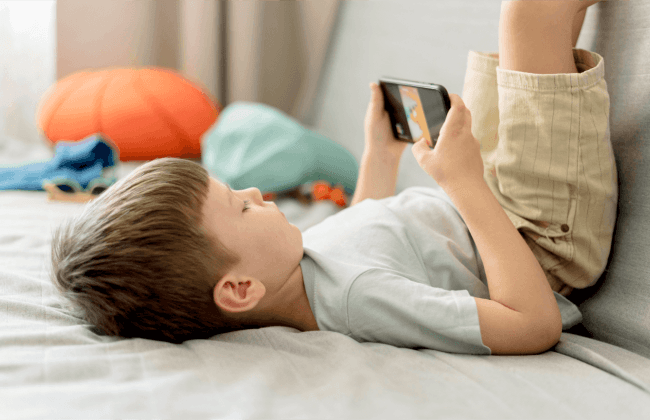 На черзі Австрія: уже 7 країн світу запроваджують обмеження соцмереж для неповнолітніх