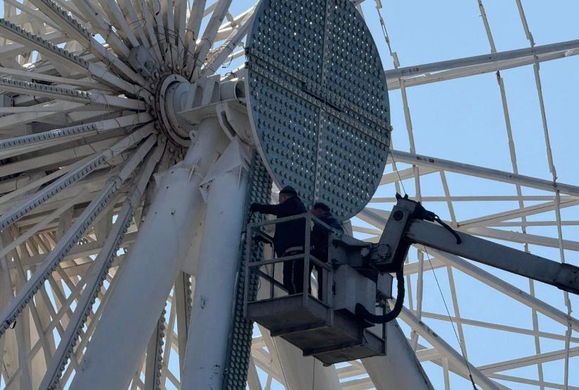 На Контрактовій площі розбирають аварійне колесо огляду