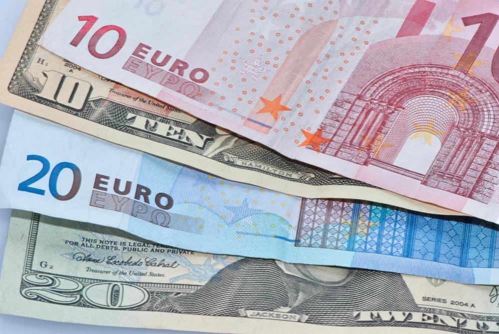 Курс у столичних обмінниках: де зараз вигідно обміняти валюту