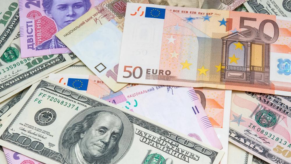 Курс у столичних обмінниках: де зараз вигідно обміняти валюту