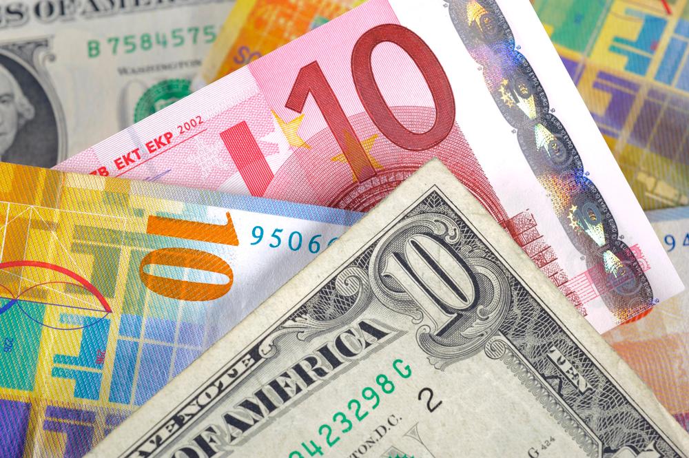 Валюта виросла в ціні: де зараз вигідно обміняти долари та євро