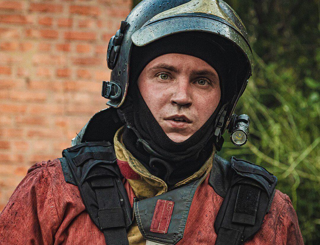 «Найважче – очі батьків»: історія 28-річного рятувальника Артура Найдьонова, який гасить пожежі під обстрілами