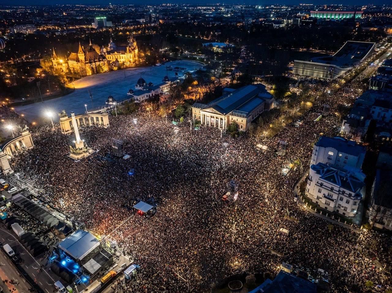 У Будапешті понад 100 тисяч людей вийшли на антиурядовий протест проти Орбана