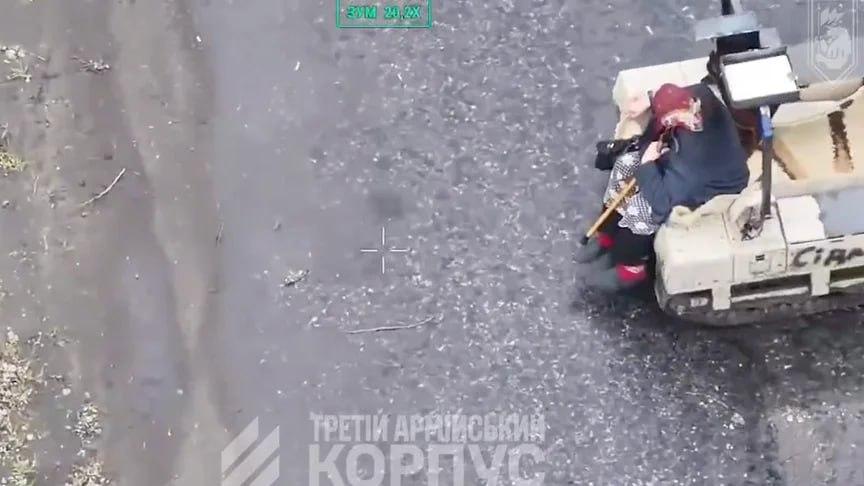 На Лиманщині 77-річну жінку евакуювали із сірої зони за допомогою наземного робота