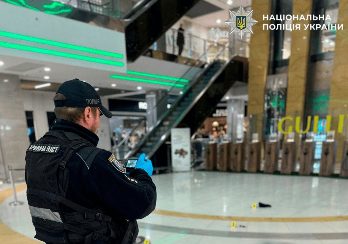 У ТЦ Gulliver чоловік загинув внаслідок падіння з п’ятого поверху