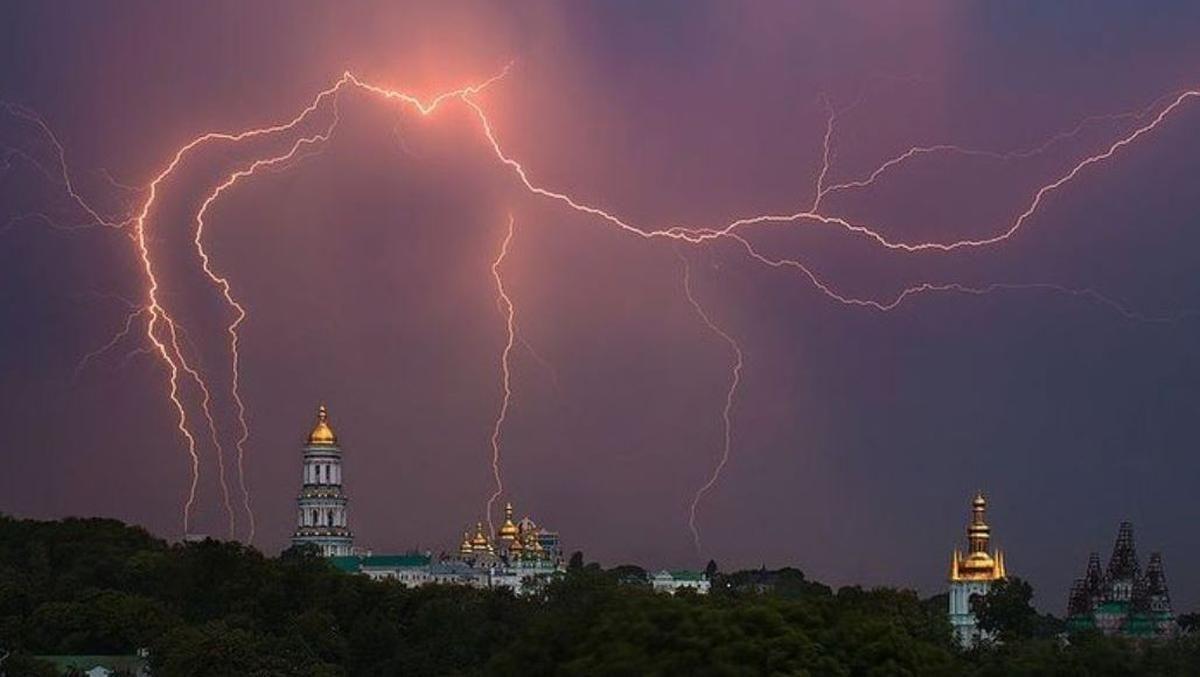 На Київщині 20 травня очікуються дощі та грози: оголошено жовтий рівень небезпеки