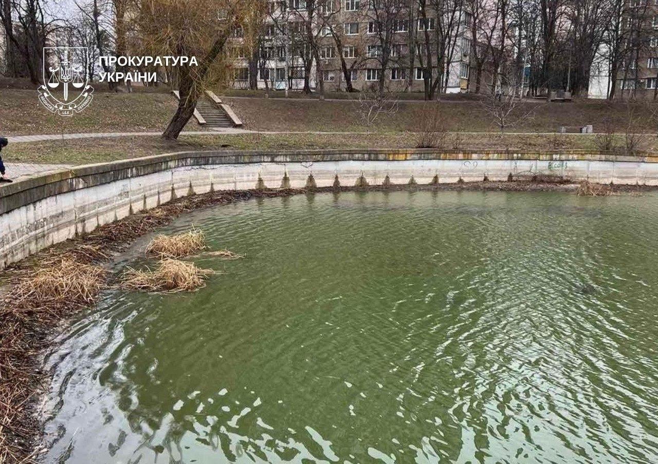 Прокуратура вимагає стягнути з підрядника понад 200 тисяч гривень за невиконані роботи на озері Голубе у Києві