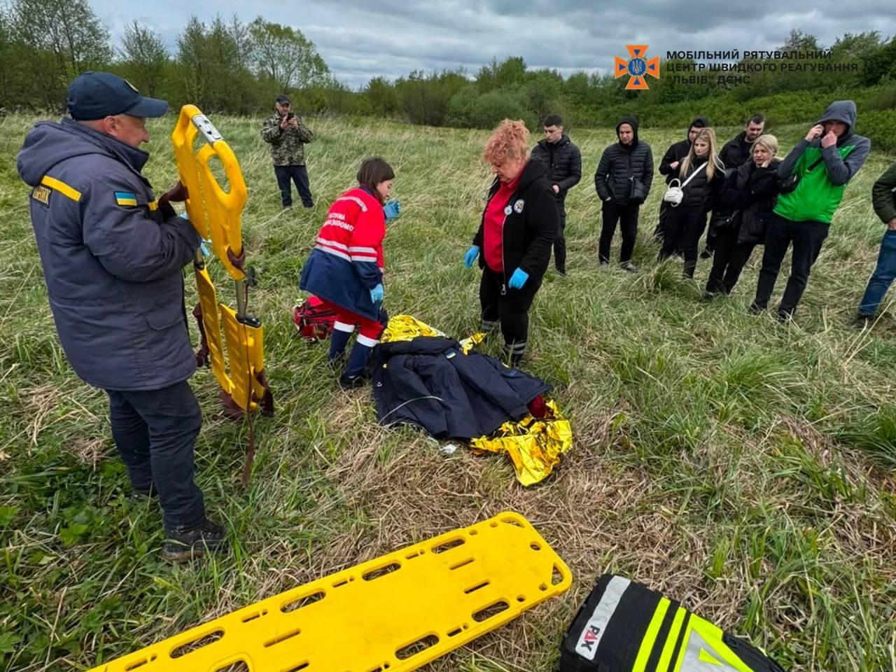 Пес рятувальників знайшов на Львівщині жінку, яку шукали 9 діб (відео)