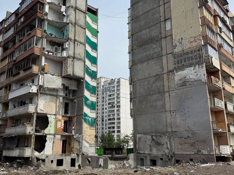 Наслідки ворожої атаки в Дарниці: доступ до 43 квартир буде заблоковано