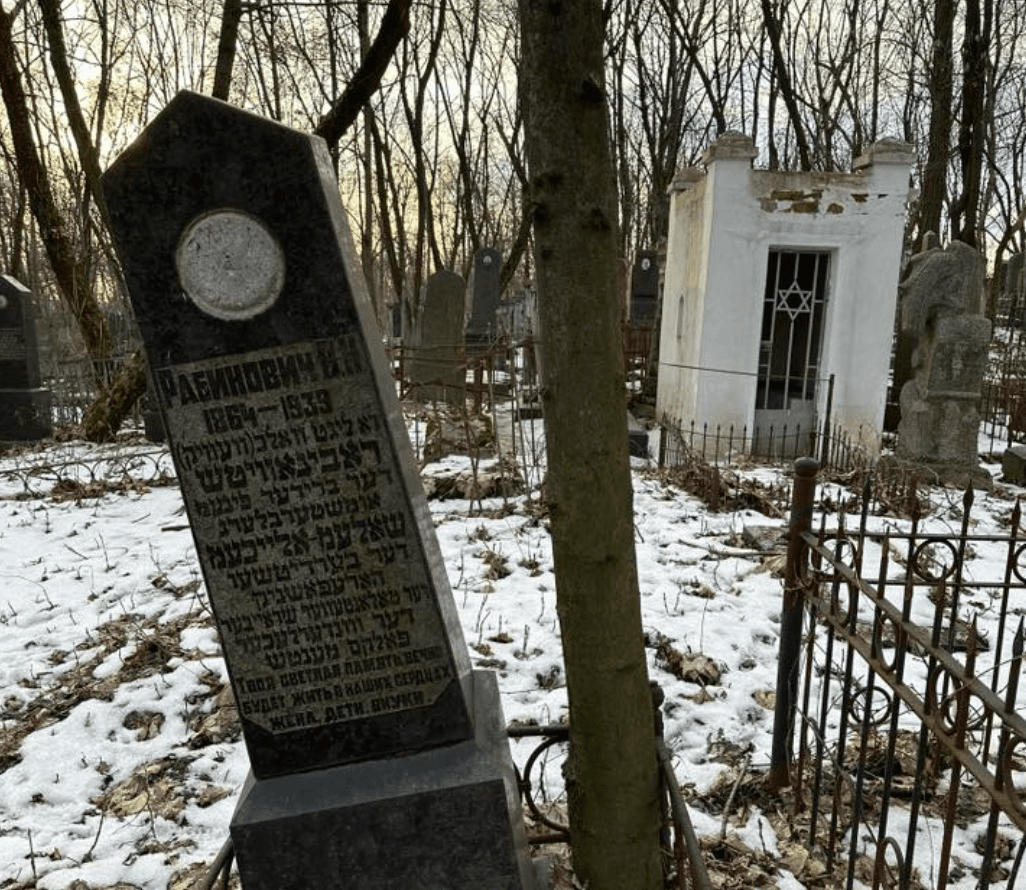 У Києві на межі руйнування опинилося поховання брата Шолом-Алейхема