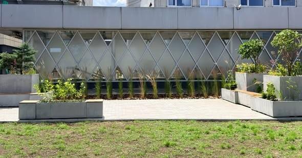 Біля метро «Тараса Шевченка» облаштували мінісквер замість МАФів