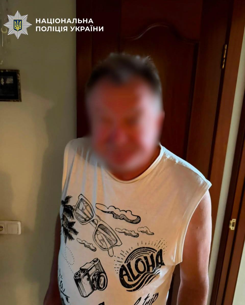 Чоловіку, який викинув собаку з вікна на Святошині, оголосили підозру
