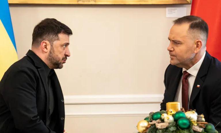 Між Києвом та Варшавою розгорівся дипскандал: Польща позбавила Зеленського ордена