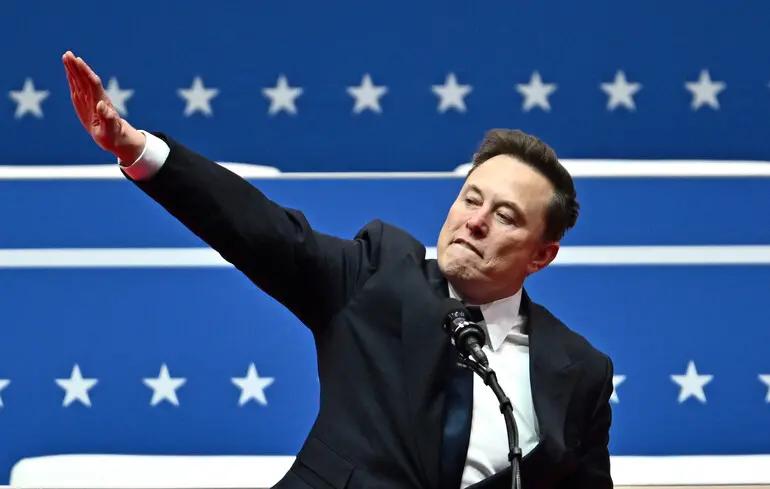 Ілон Маск став першим трильйонером в історії після рекордного IPO SpaceX