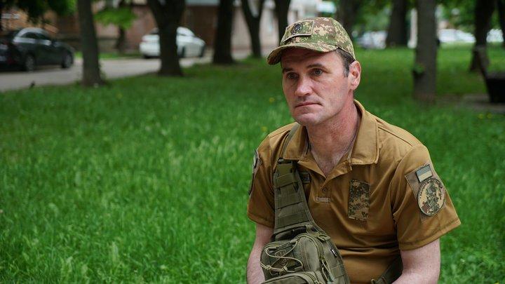Били шокерами і не випускали на повітря: нацгвардієць провів півтора року у російському полоні