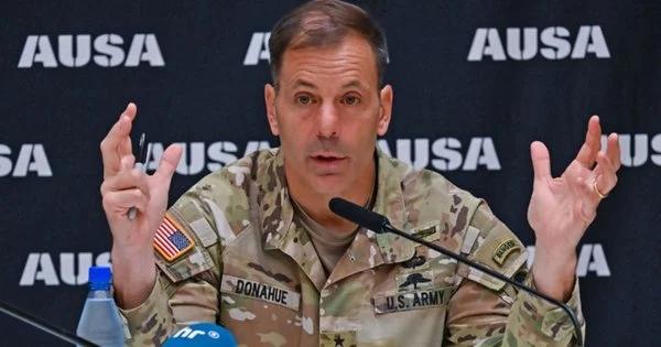 Глава Пентагону достроково відправив у відставку генерала США, який координував допомогу Україні
