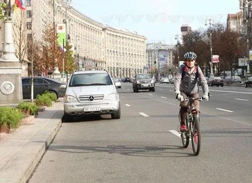 Велосипедисти є кращими водіями, ніж ті, хто не їздить на двоколісному – дослідження