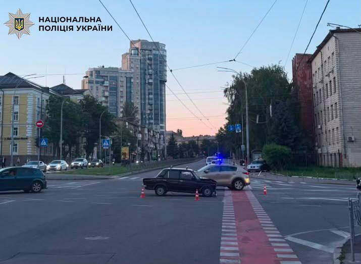 На Печерську внаслідок зіткнення двох автівок загинув пішохід