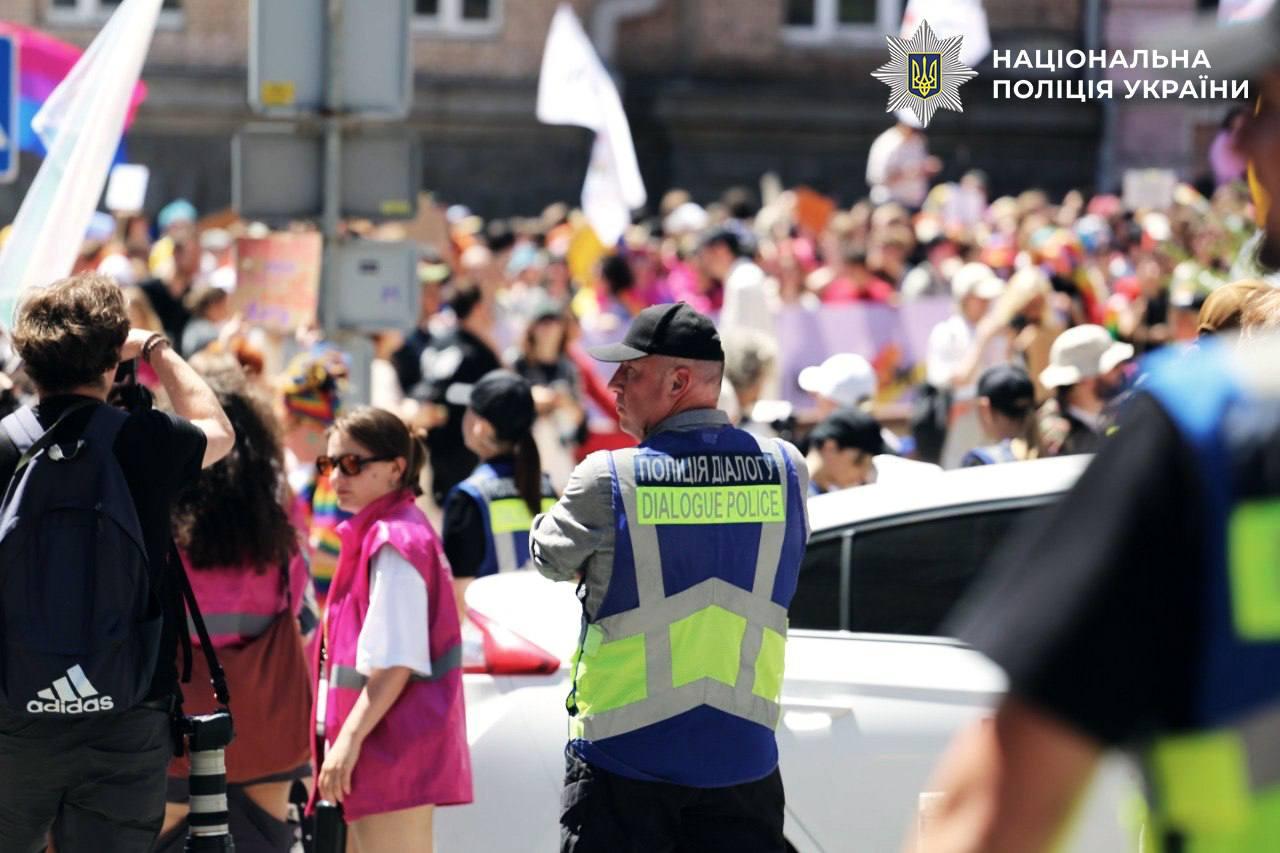 Марш «КиївПрайд» завершився через тривогу