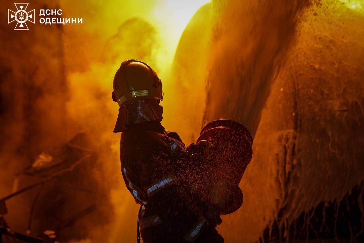 Ворог вдарив по аграрному підприємству на Одещині, є жертви