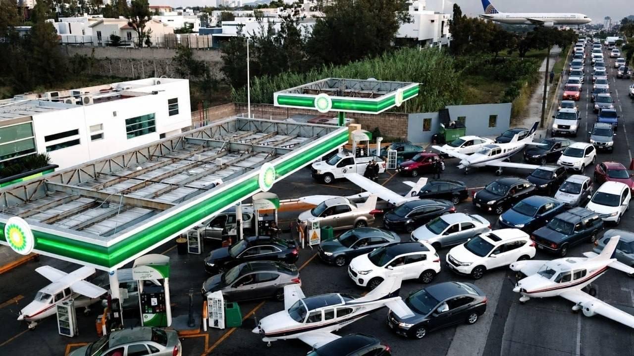 У РФ літаки почали заправляти низькоякісним автомобільним бензином через дефіцит авіапального
