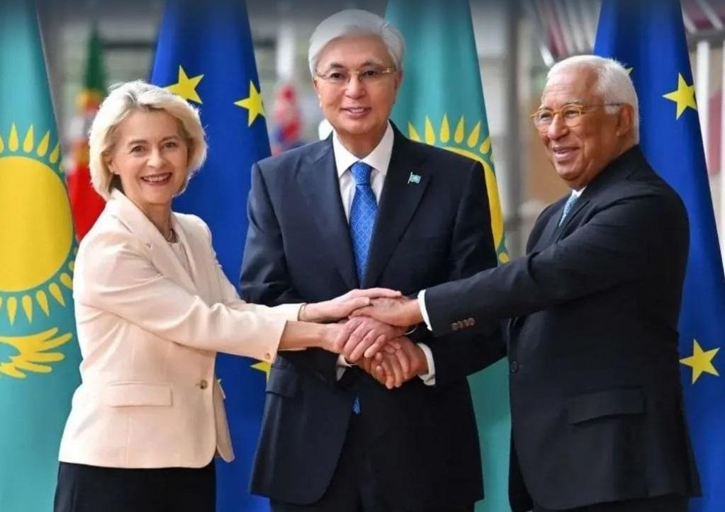Замість співпраці з РФ розвиток в партнерстві з Євросоюзом: президент Казахстану заявив у Брюсселі про стратегії країни