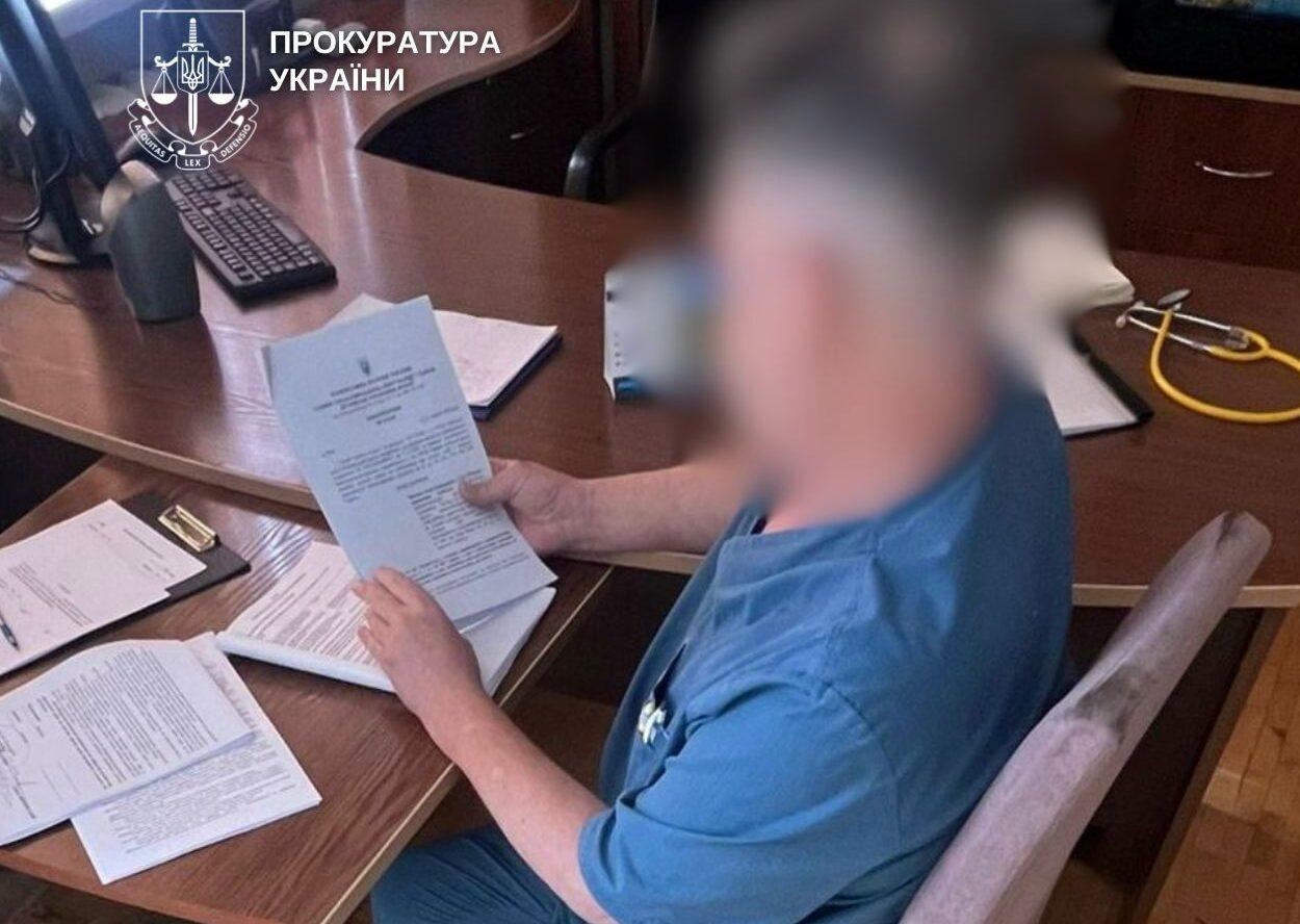 Лікар київської лікарні не помітив перелом у військового, і той згодом помер 