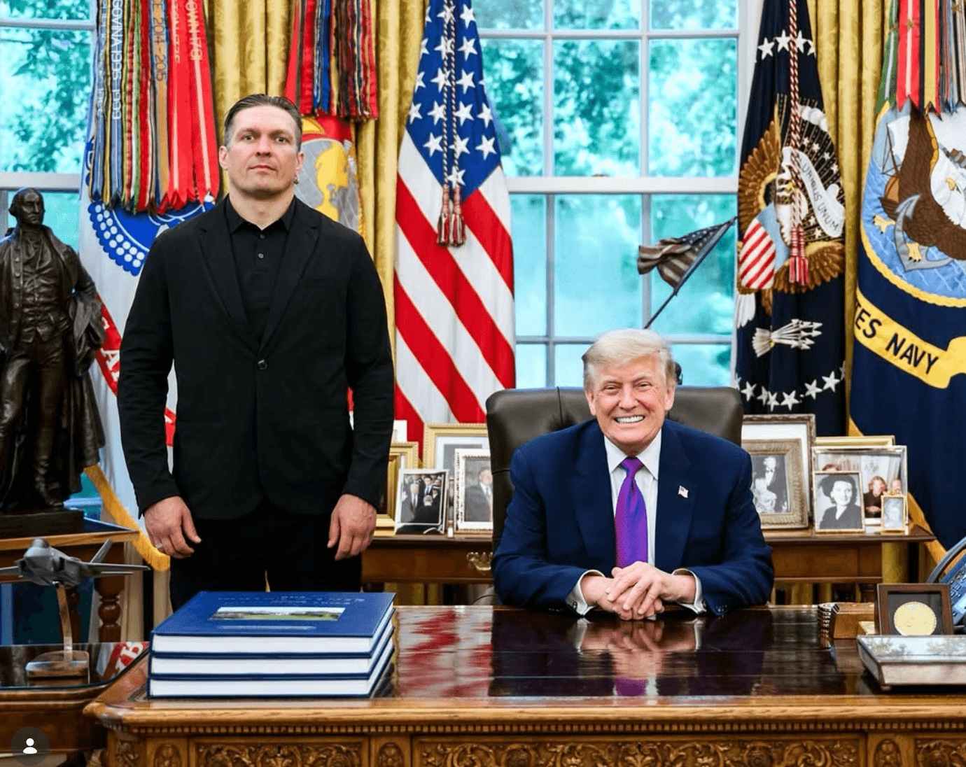 Олександр Усик оприлюднив фото з Дональдом Трампом у Білому домі