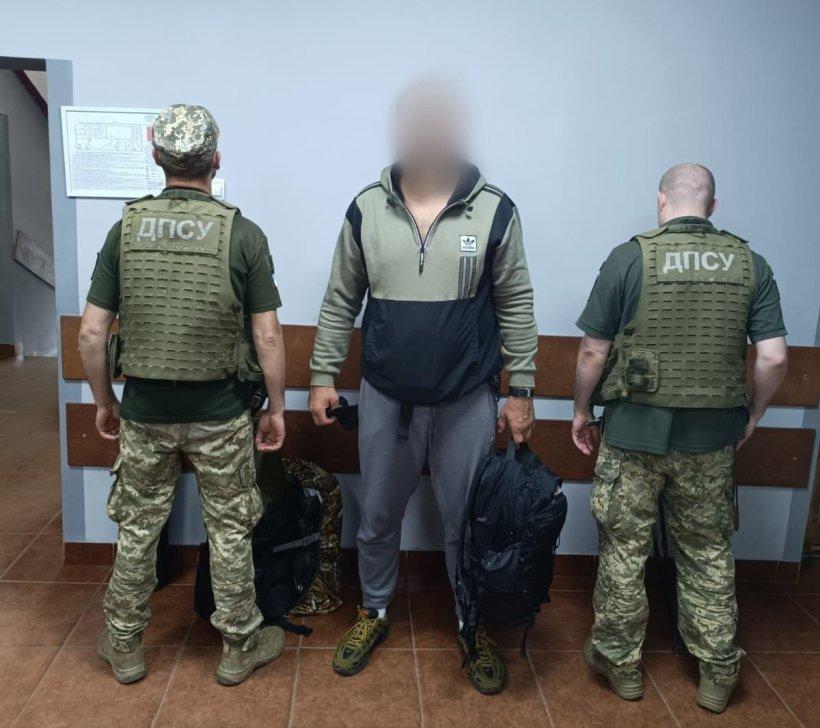 Чоловік після року життя за кордоном пішки  повернувся через Карпати до Києва