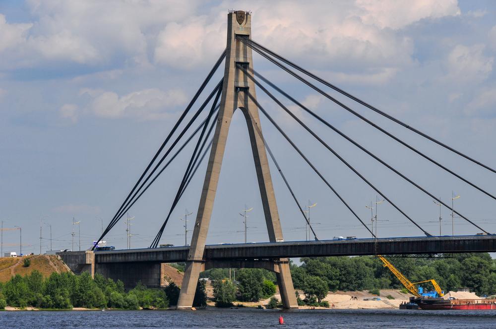 У суботу у Києві обмежать рух Північним мостом