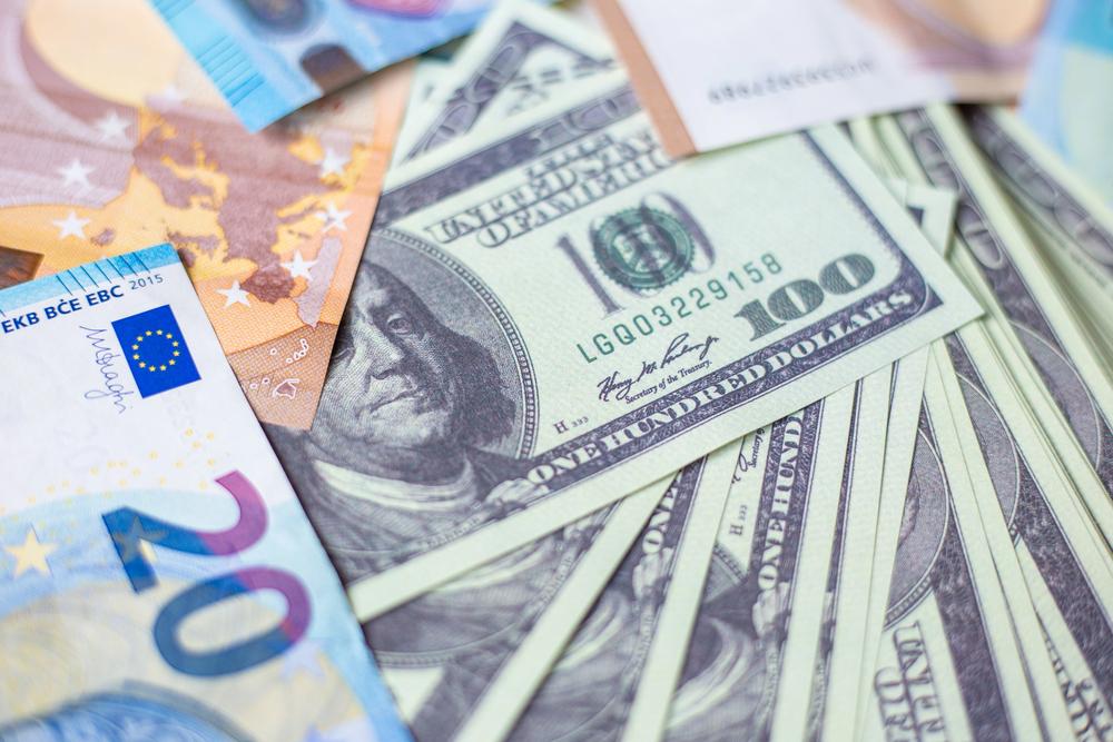 Який зараз курс у столичних обмінниках: де вигідно обміняти долари та євро