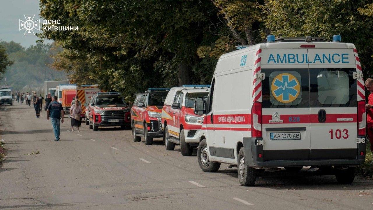 У Києві рятувальники завершили роботи на всіх локаціях, у Вишневому ліквідація триває